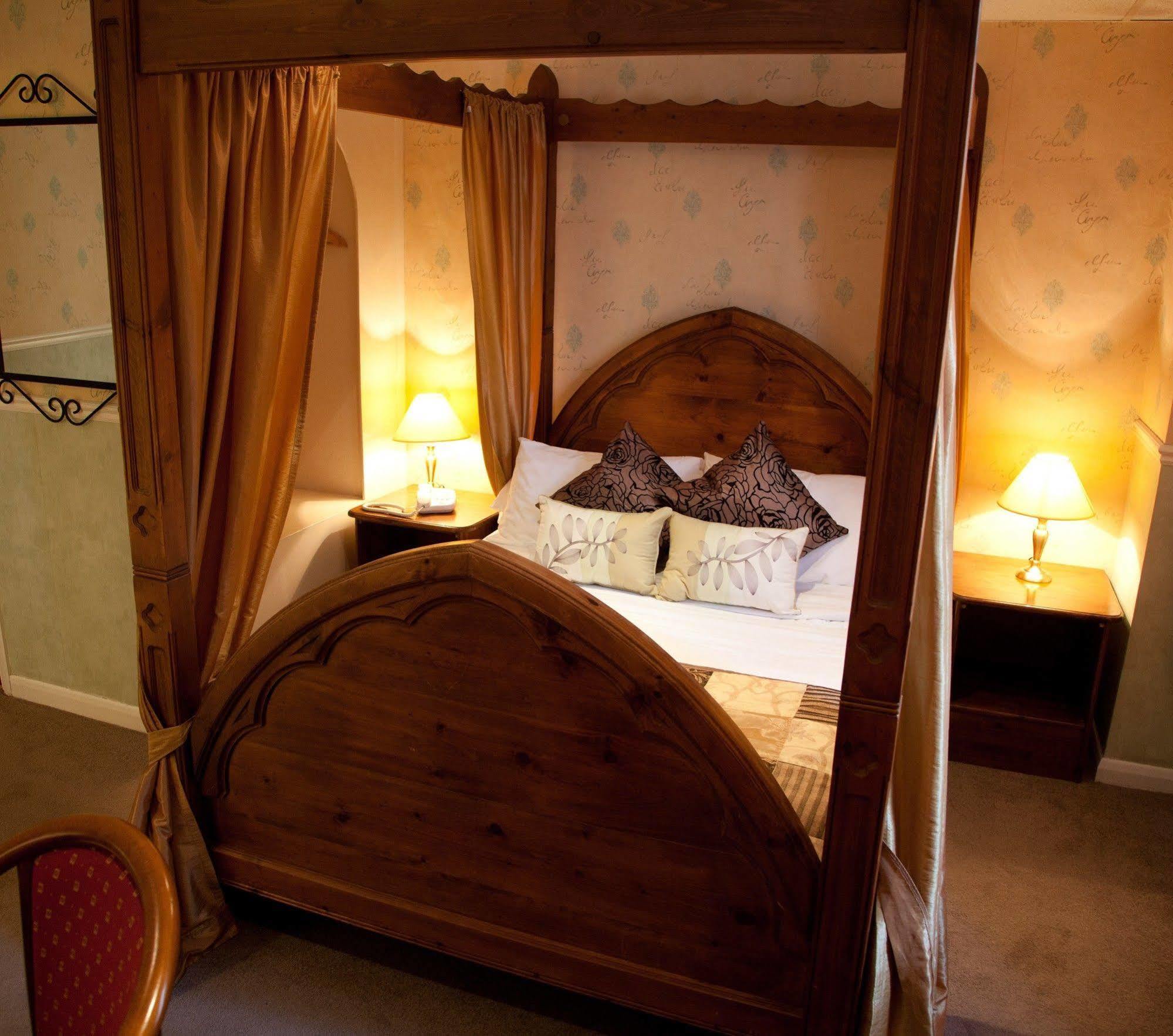 King Charles Hotel กิลลิงแงม ภายนอก รูปภาพ